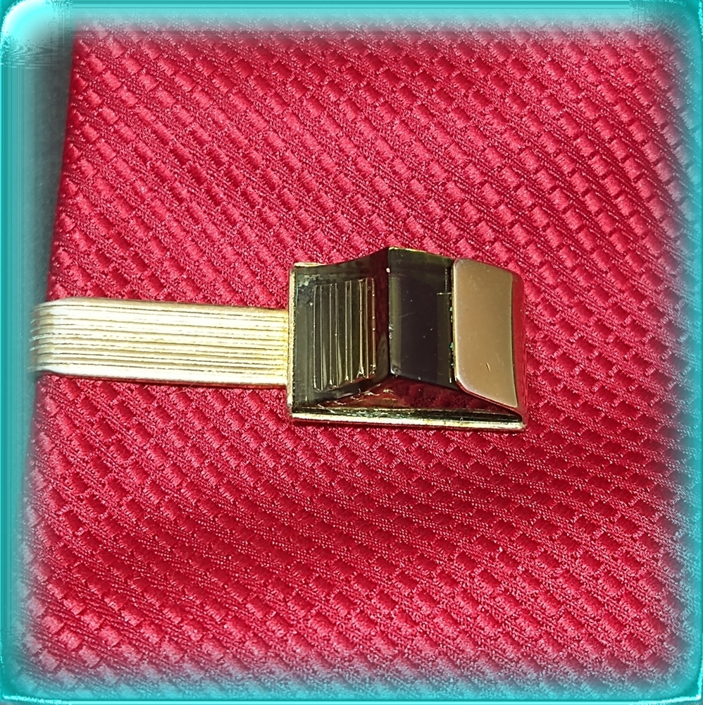 Sarah Coventry tie bar Authentic Vintage gold tone